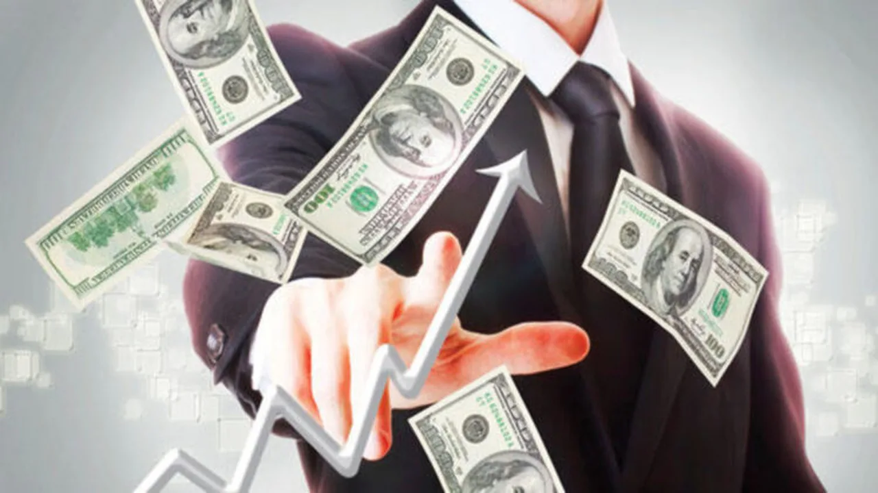 ارتفاع سعر الدولار مقابل الجنيه في البنوك المصرية ليصل إلى 52.21 جنيه